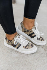 Load image into Gallery viewer, Stella Green Camo Lace Up Sneakers
