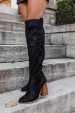 Afbeelding in Gallery-weergave laden, Hadley Black Tall Suede Knee Boots
