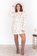 Afbeelding in Gallery-weergave laden, CAITLIN COVINGTON X PINK LILY The Lizzie Ivory Animal Print Sweater Dress
