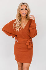 Afbeelding in Gallery-weergave laden, CAITLIN COVINGTON X PINK LILY  The Chelsea Wrap Burnt Orange Sweater Dress
