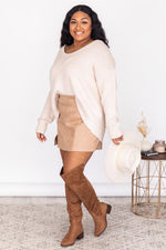 Carregar imagem no visualizador da galeria, CAITLIN COVINGTON X PINK LILY The Kelsey Wide Neck Taupe Sweater
