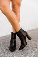 Afbeelding in Gallery-weergave laden, Hilda Black Pointed Toe Booties
